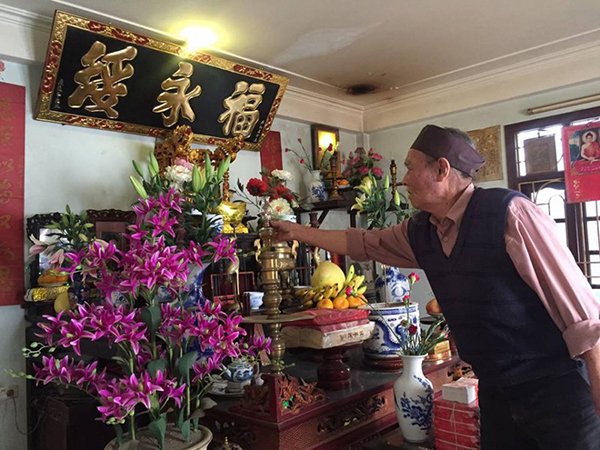 Văn khấn di chuyển bàn thờ để sửa nhà