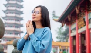 Chi tiết văn khấn hàng ngày cầu mong bình an và tài lộc cho gia đình