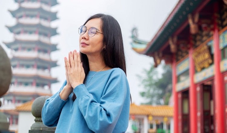 Chi tiết văn khấn hàng ngày cầu mong bình an và tài lộc cho gia đình