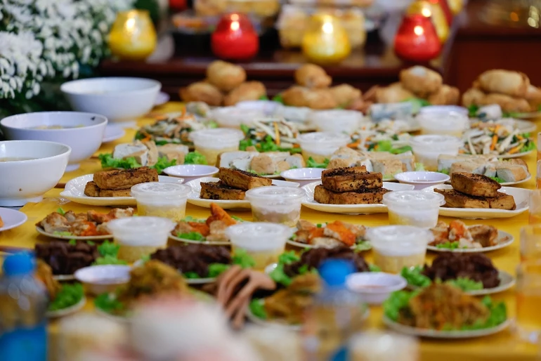 Văn Khấn Cúng Cơm Người Mất Chi Tiết