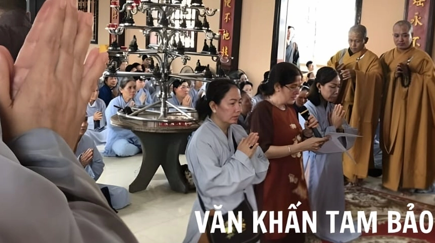 Bài văn khấn Tam Bảo chuẩn xác tại chùa