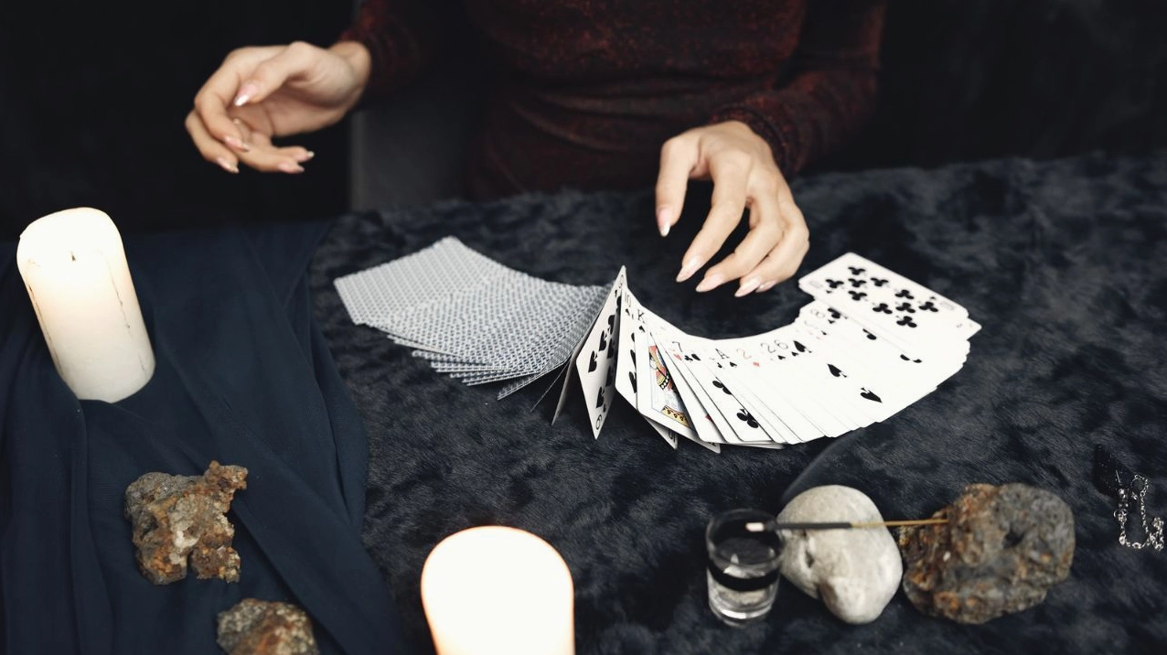 Bàn tay bói bài tây