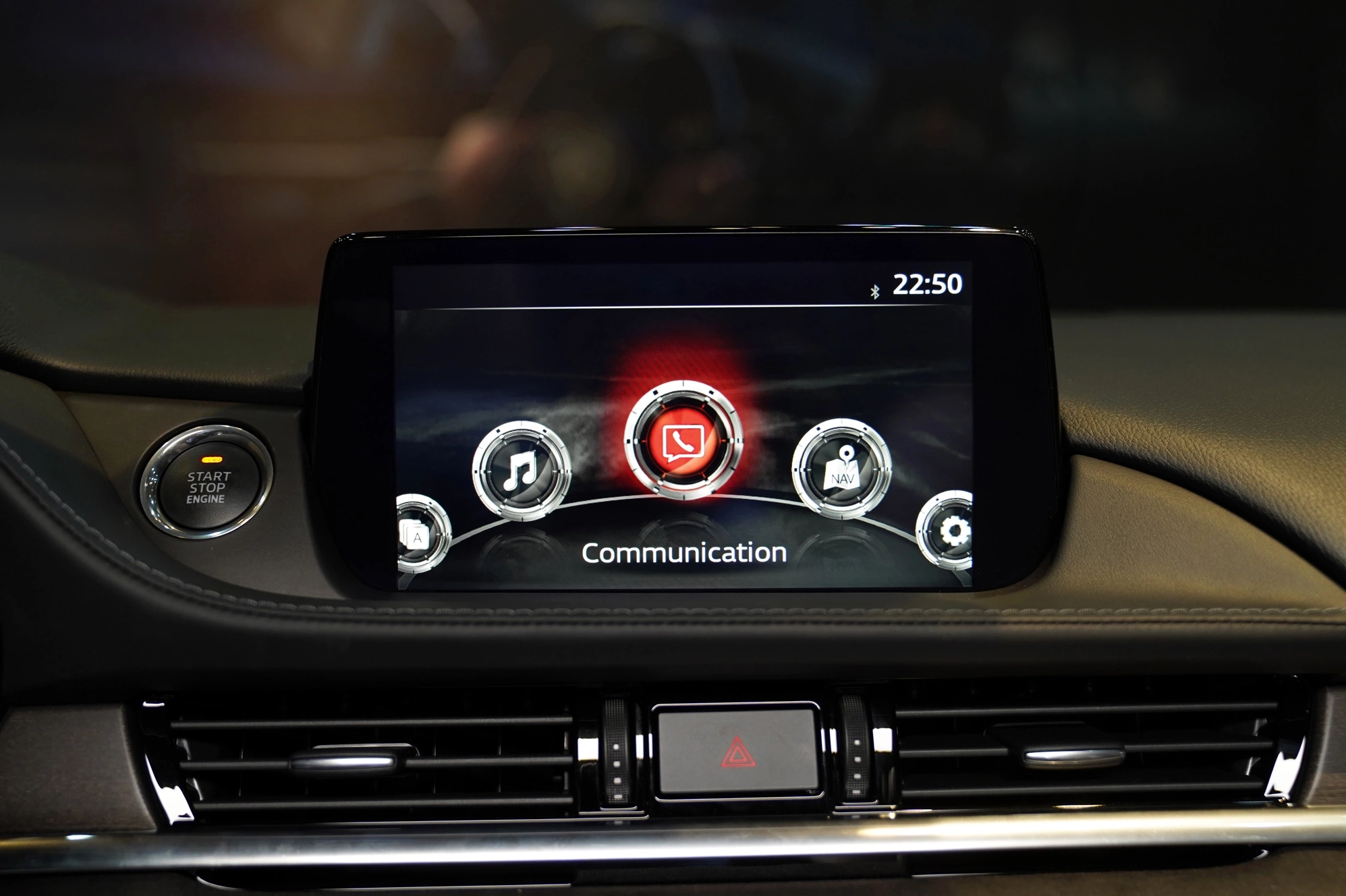 Bảng điều khiển trung tâm Mazda 6 thiết kế tinh tế