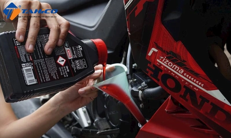 Bảng giá thay nhớt xe tay ga cập nhật mới nhất