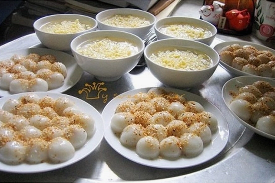 Bánh trôi, bánh chay là lễ vật không thể thiếu trên mâm cỗ cúng Tết Hàn thực.