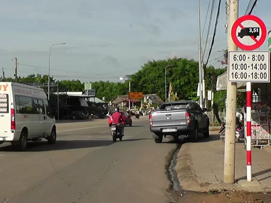 Biển cấm ô tô tải theo giờ