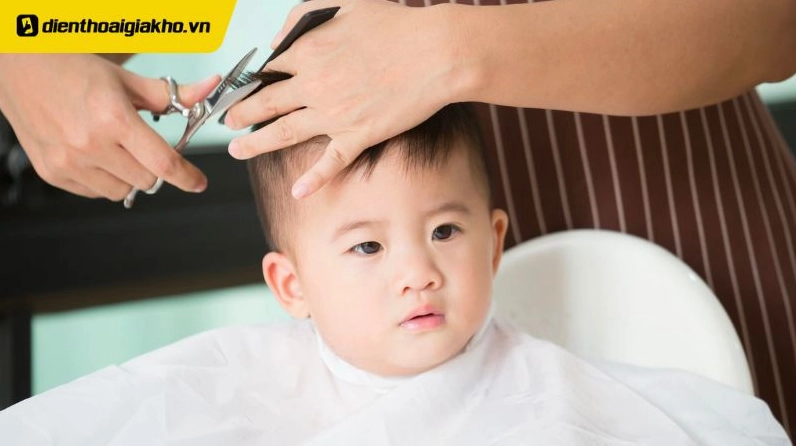 Cắt tóc cho bé ngày nào tốt