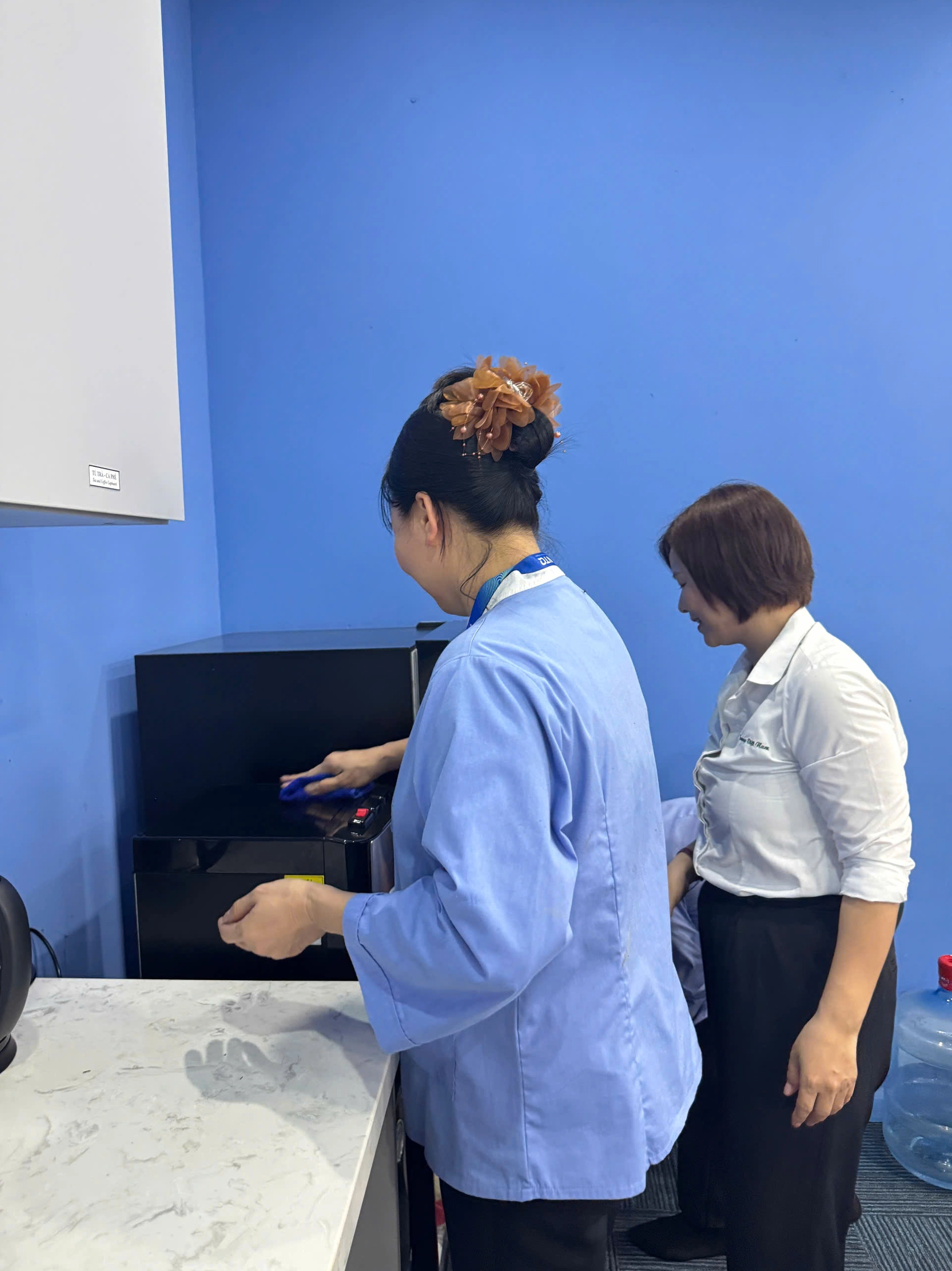 CHI PHÍ VỆ SINH VĂN PHÒNG THỰC TẾ DOANH NGHIỆP CẦN BIẾT