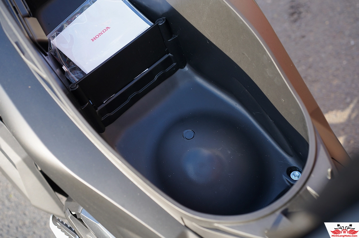 Cốp xe Air Blade 125 rộng rãi