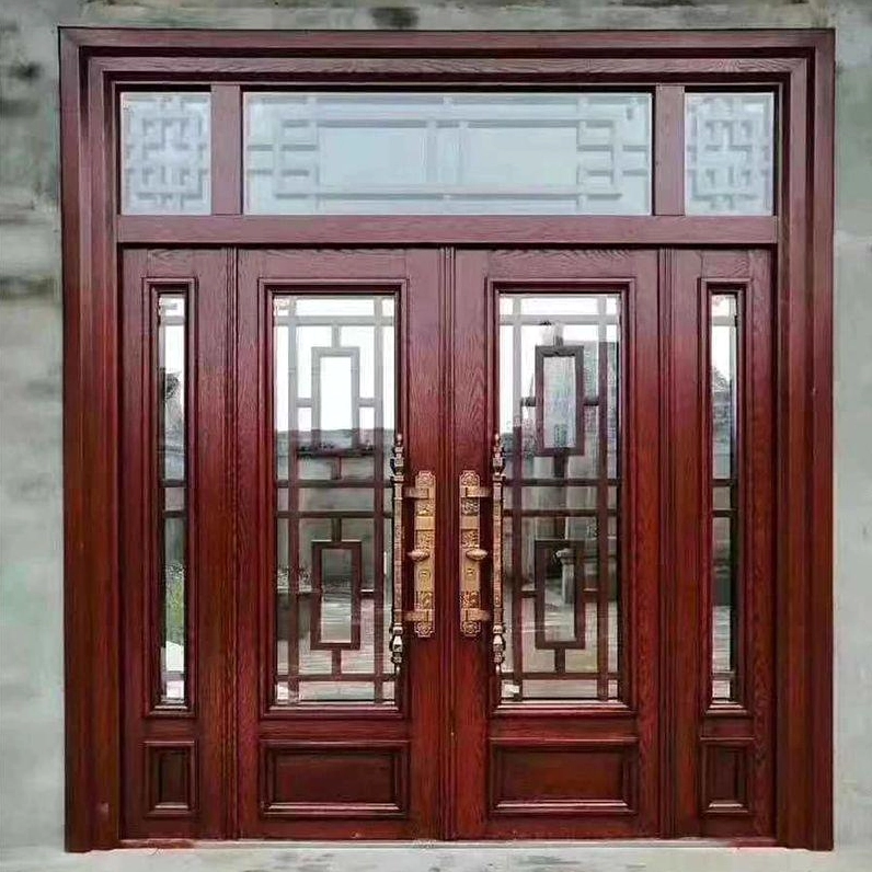 Cửa 4 cánh thiết kế không đều nhau bằng gỗ tự nhiên