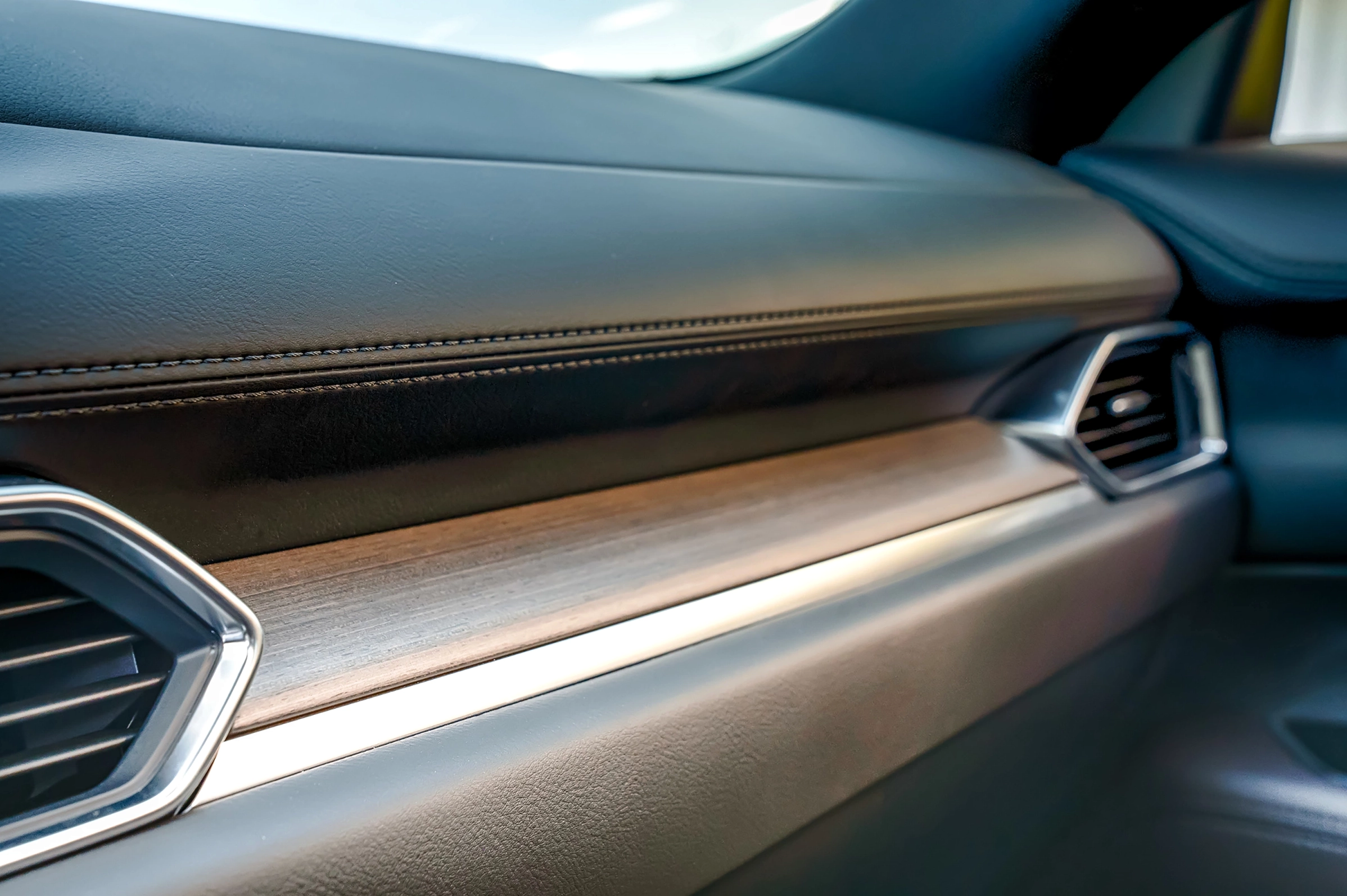 Ghế ngồi và các chi tiết nội thất cao cấp của Mazda CX-5