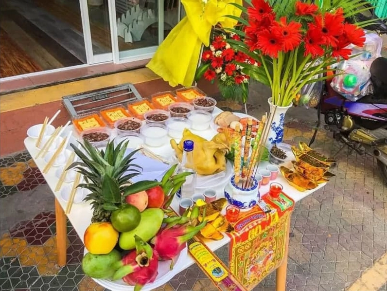 Gia chủ nên ưu tiên thực hiện nghi lễ cúng sao tại nhà ở trước sân