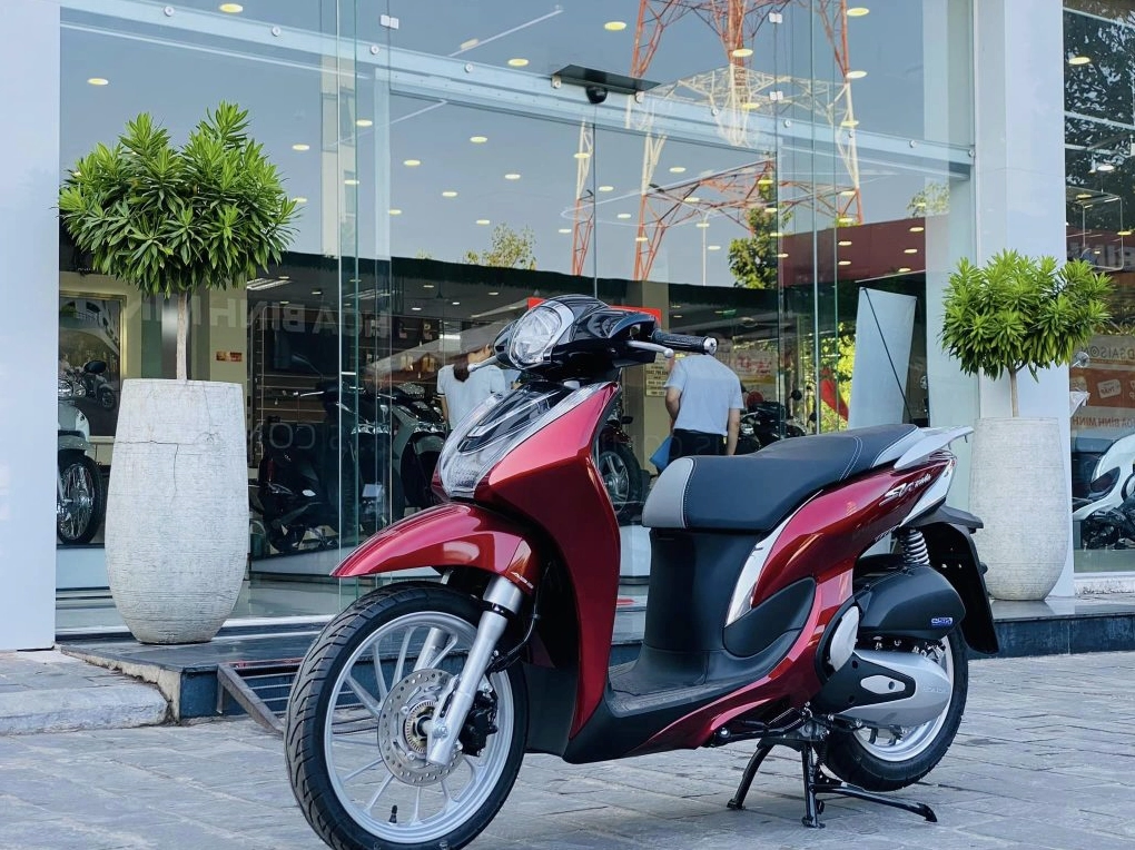 Giá xe SH Mode hôm nay cho phiên bản màu đỏ mận trang bị phanh ABS