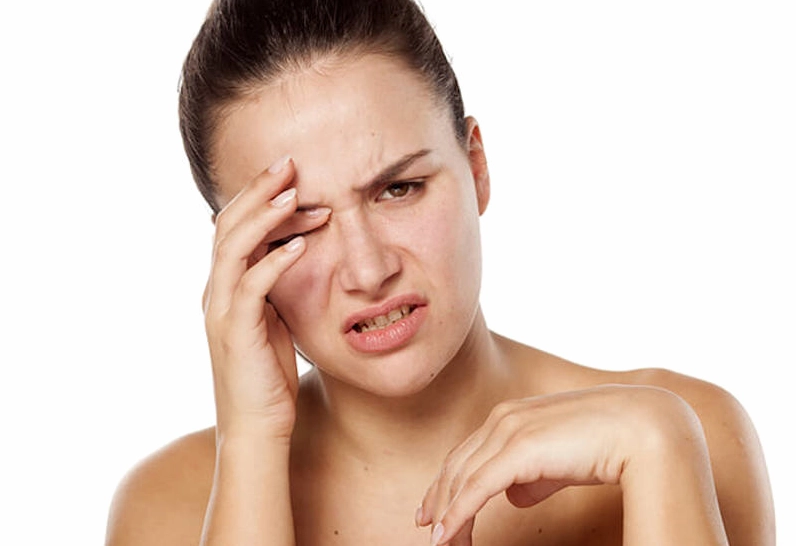 Hiện tượng mắt phải giật có thể là điềm báo về việc gì đó theo quan niệm dân gian