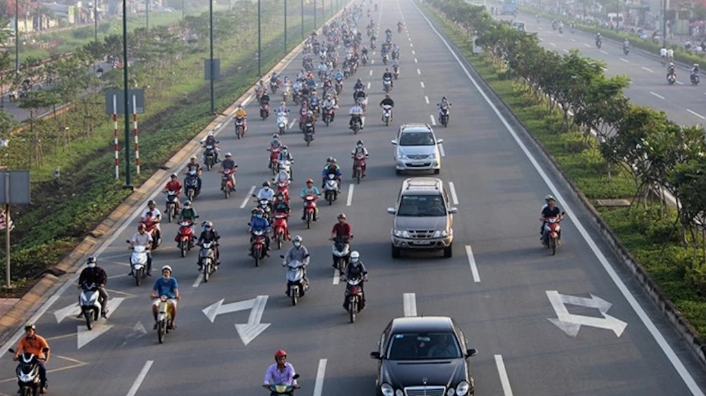 Hình ảnh minh họa một tình huống giao thông phức tạp với nhiều làn đường.