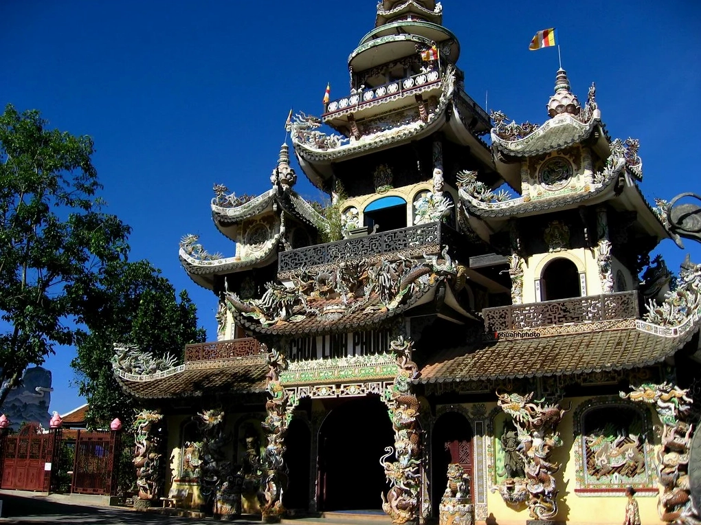 Không gian nghệ thuật tâm linh thanh tịnh tại Chùa Linh Phước