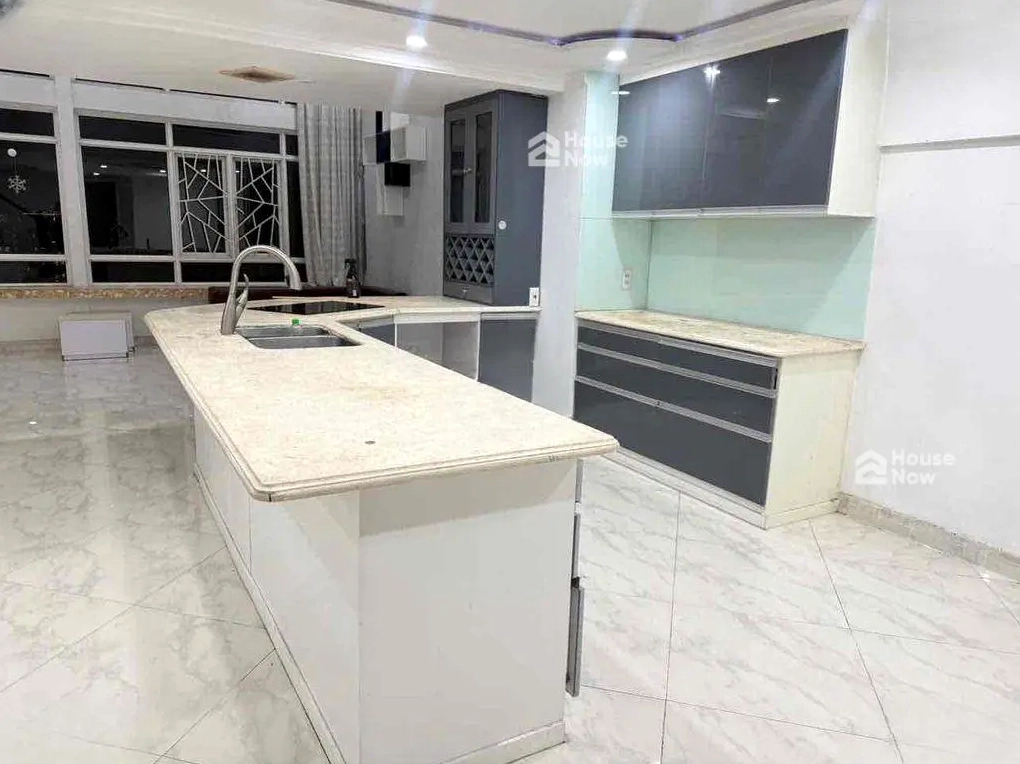 Không gian phòng khách rộng rãi của Lofthouse Phú Hoàng Anh 140m2