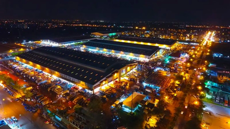 Khu vực bán sỉ thủy hải sản quy mô lớn tại chợ Bình Điền