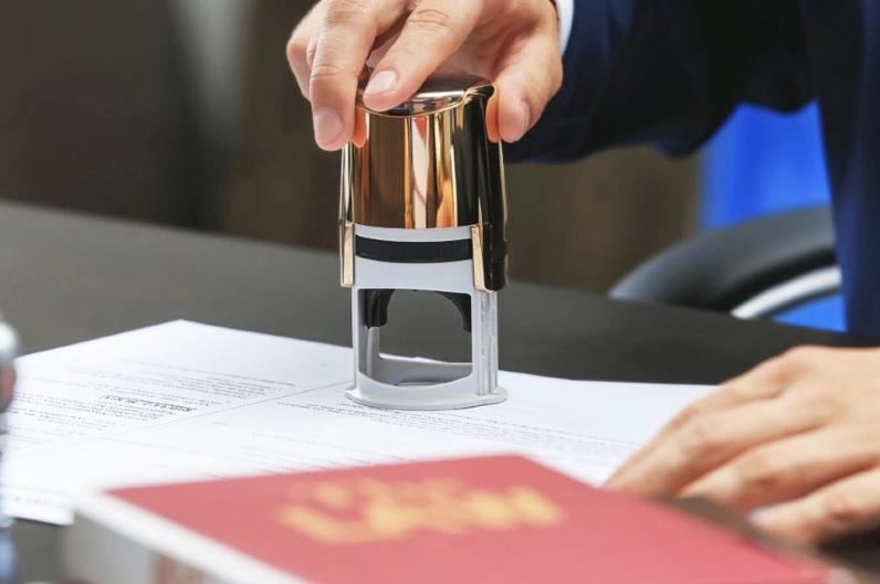 Khu vực tiếp nhận hồ sơ công chứng đất đai và bất động sản tại văn phòng