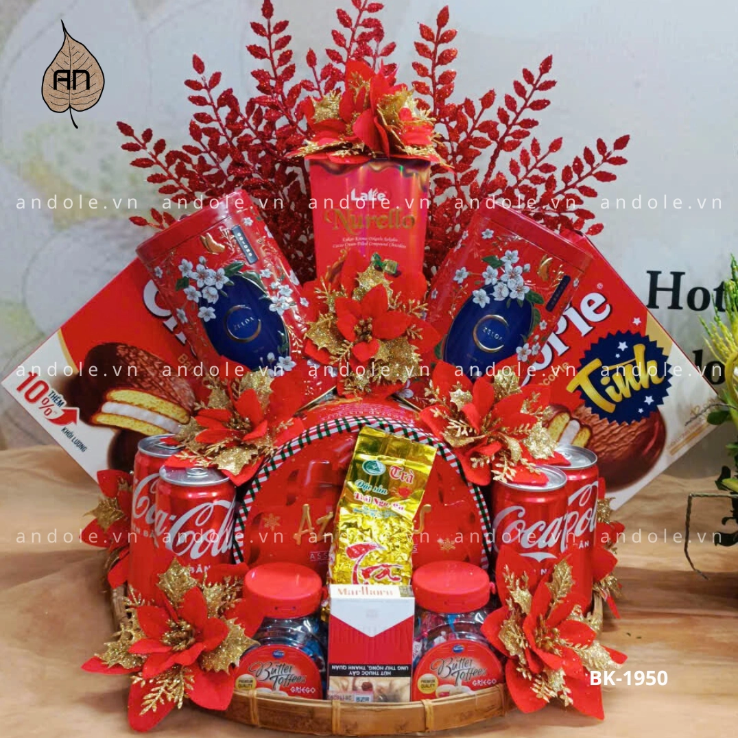 Mâm bánh kẹo chuẩn bị cho lễ cúng đổ mái