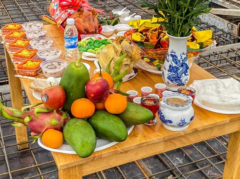 Mâm cỗ cúng đổ mái nhà chuẩn bị đầy đủ