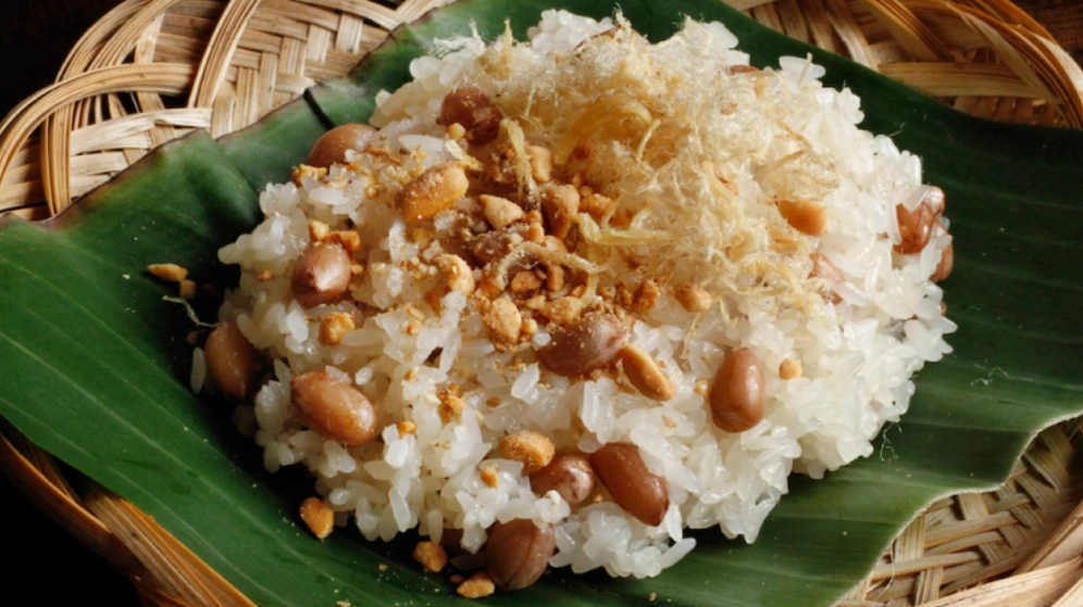 Mâm cúng Rằm tháng 8 với xôi lạc dẻo thơm