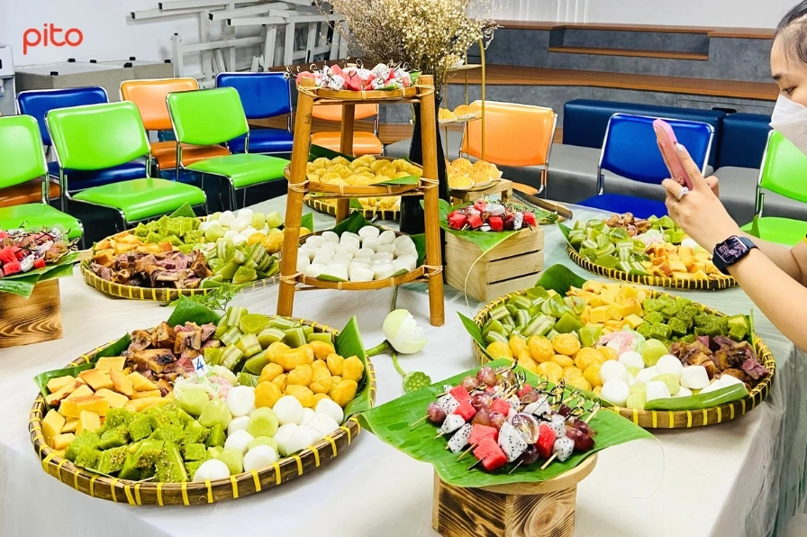 Menu bánh dân dã tại văn phòng ngày Tết Đoan ngọ