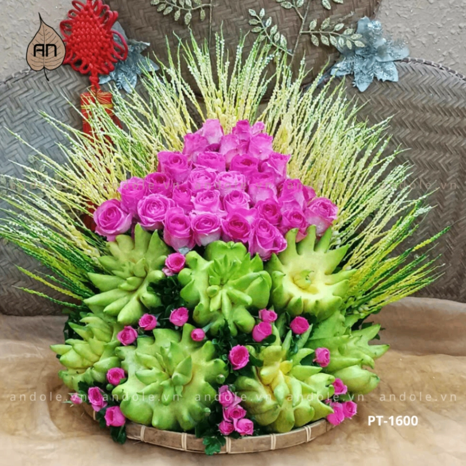 Mẹt Phật Thủ trang nghiêm trên bàn thờ