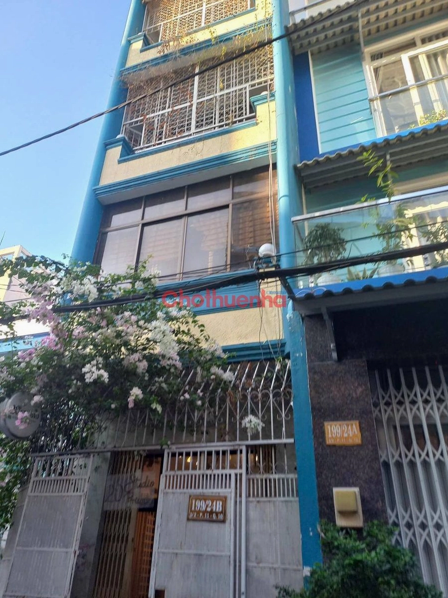 Một góc nhà nguyên căn tại Quận 10 đang được chào thuê