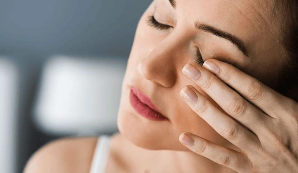 Nghỉ ngơi, bổ sung dinh dưỡng, giữ ẩm mắt để giảm giật mí trái