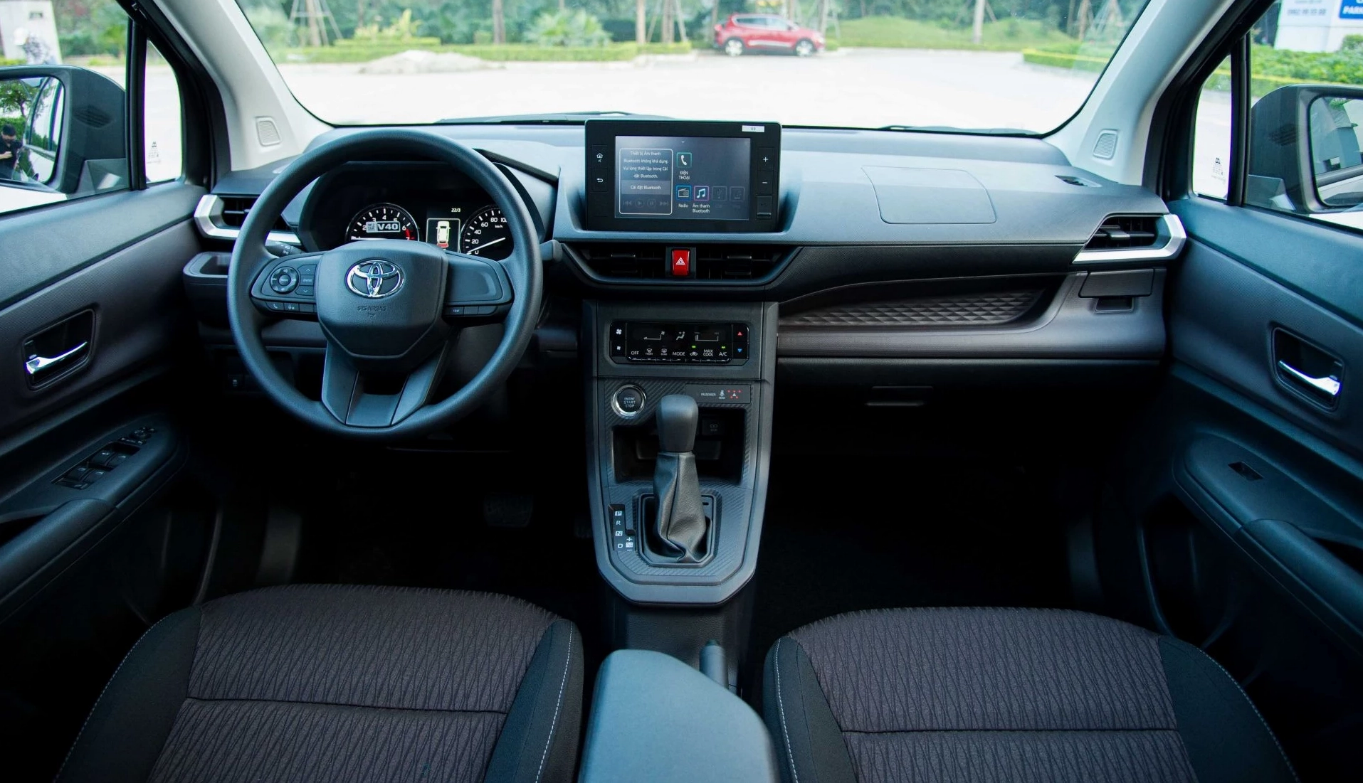 Nội thất Toyota Veloz Cross rộng rãi và hiện đại
