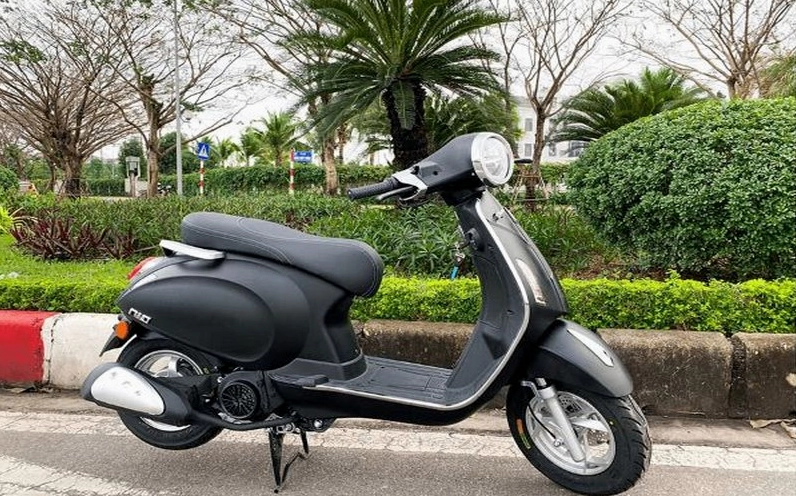 Sự sang trọng của xe vespa 50cc chạy xăng biểu hiện phong cách người dùng.