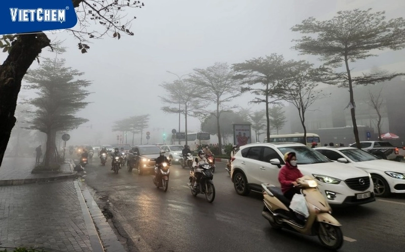 Sương mù làm cản trở tầm nhìn nghiêm trọng, gây nguy hiểm cho người tham gia giao thông