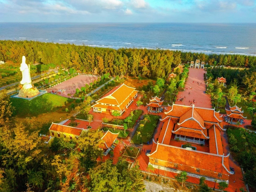 Thiền viện Trúc Lâm Trà Vinh rực rỡ uy nghiêm