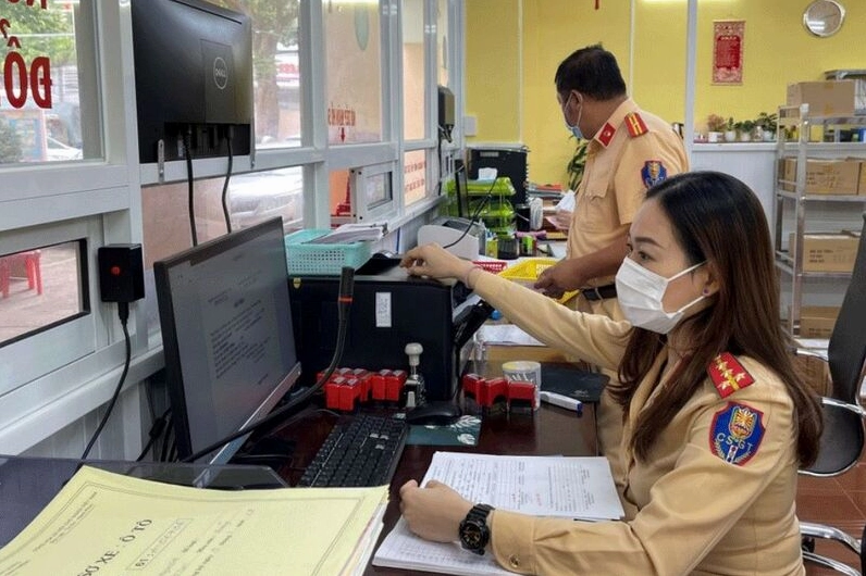 Thủ tục sang tên đổi chủ xe máy khác tỉnh cho xe không chính chủ