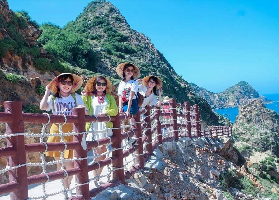 Trải nghiệm lặn ngắm san hô dưới làn nước biển trong xanh