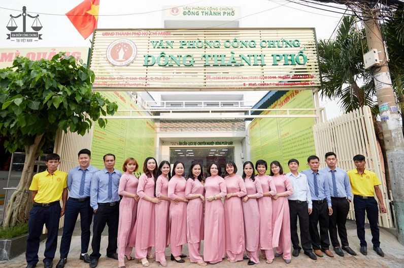 Trụ sở văn phòng công chứng đông thành phố hiện đại và chuyên nghiệp