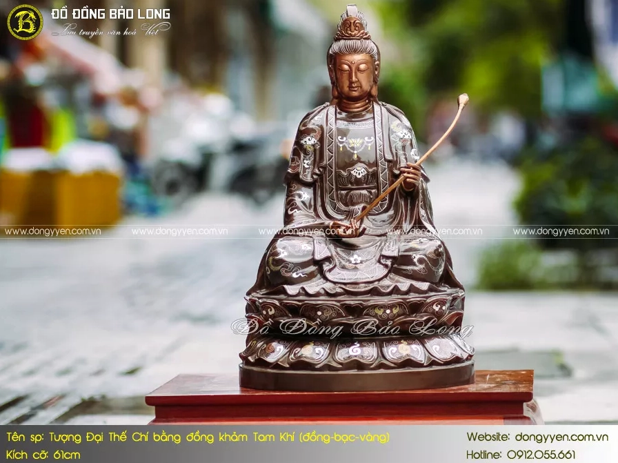 Tượng Quan Thế Âm Bồ Tát tôn nghiêm cho nghi lễ văn khấn tại nhà
