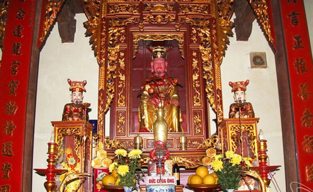 Văn khấn đi chùa ngắn gọn báo cáo Đức Ông với ngôn từ phù hợp, xin được may mắn, sự nghiệp hanh thông (Ảnh: Sưu tầm Internet)