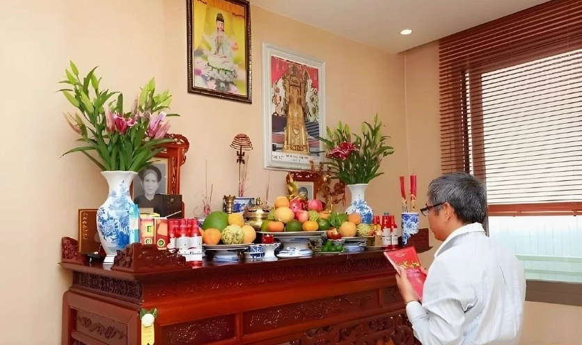 Văn khấn ngày mùng 2 Tết 2026 trong nhà