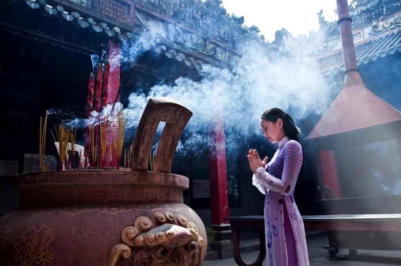 Văn khấn xin công việc thuận lợi tại chùa