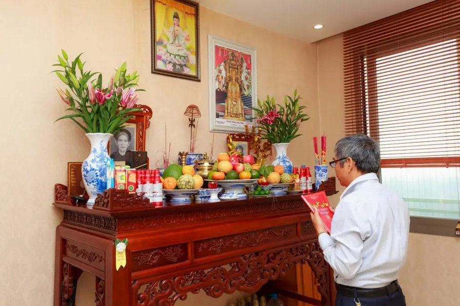 van khan xin gia tien phu ho