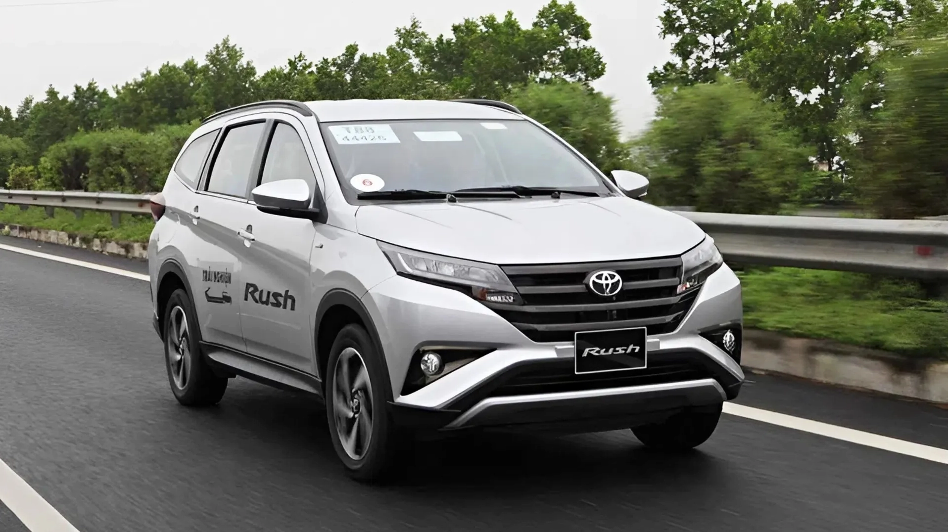 Xe 7 chỗ giá từ 400 đến 500 triệu - Toyota Rush 2019