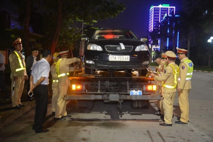 Xe hết hạn đăng kiểm trên 1 tháng có thể bị tước Giấy phép lái xe và tạm giữ phương tiện