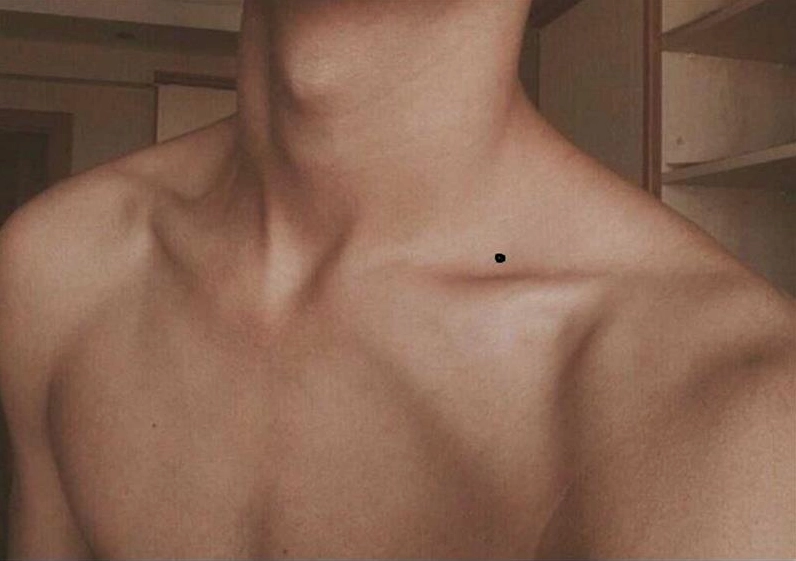 Ý nghĩa nốt ruồi xương quai xanh ở nam giới